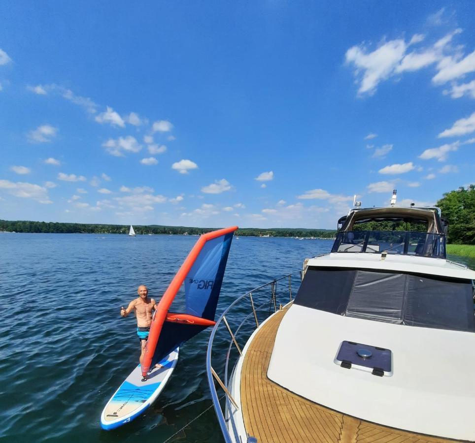 ホテル Luxusurlaub Auf Der Amavida Yacht / Scharmuetzelsee バート・ザーロー エクステリア 写真